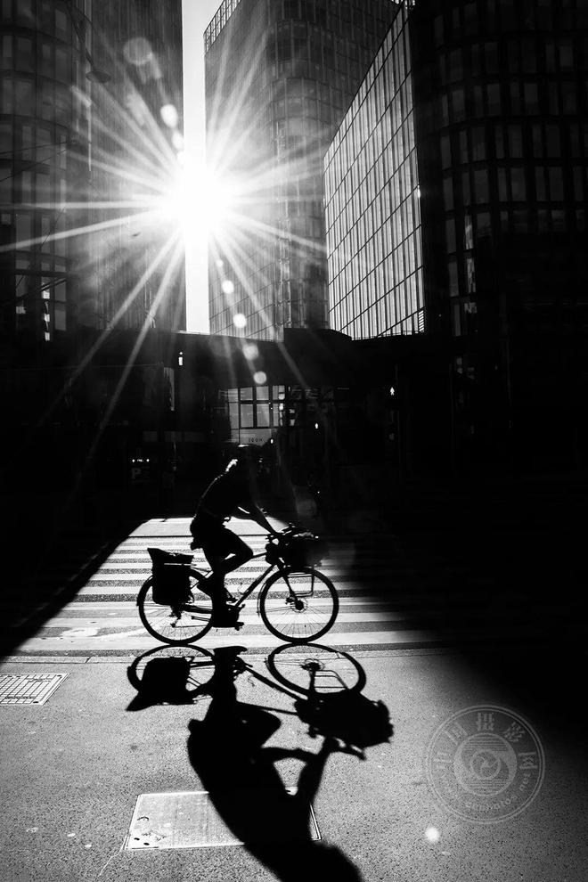 捕捉世界的偶然与诗意2025年世界街头摄影奖获奖公布（三）(图4)